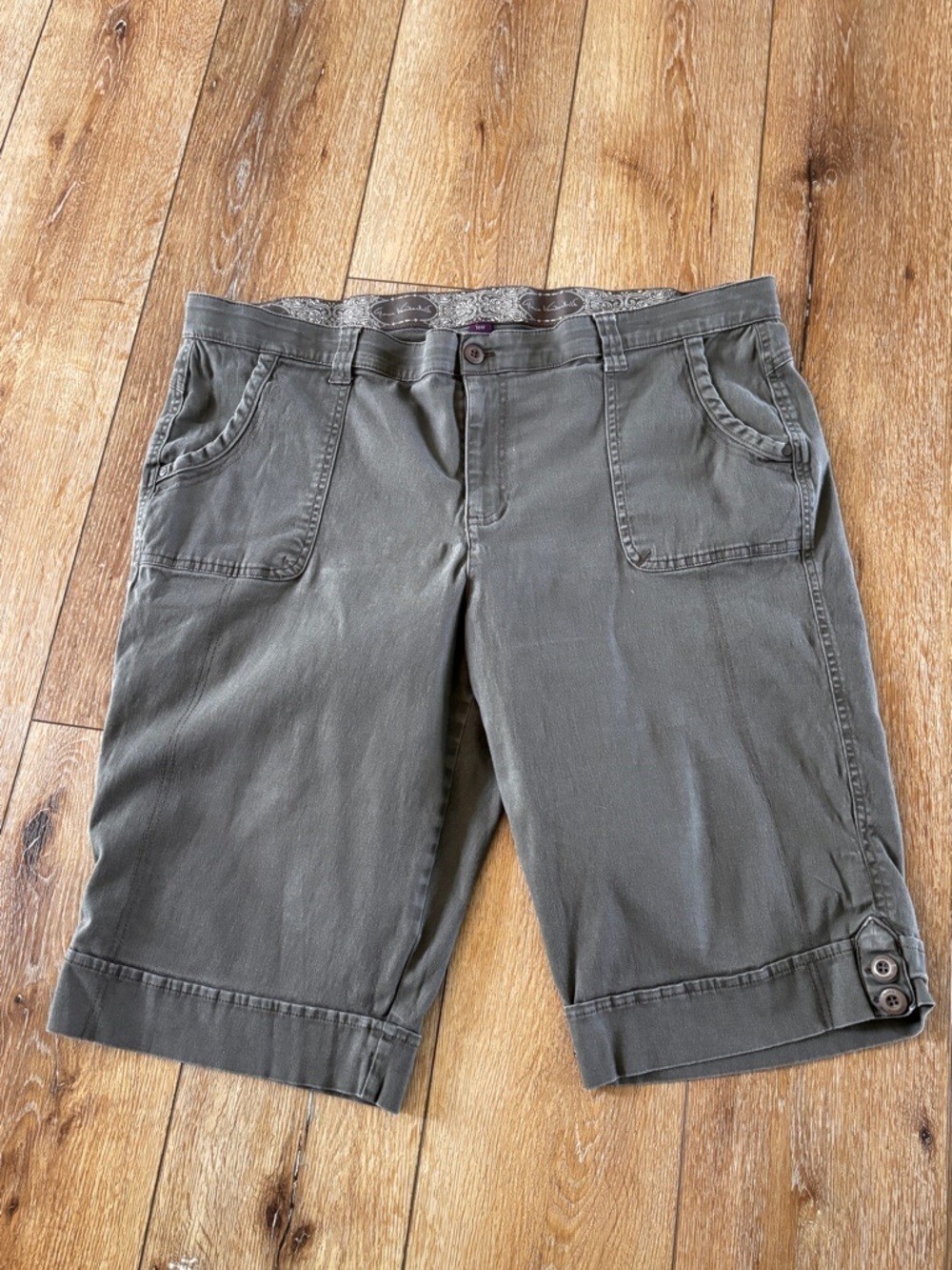 Gloria Vanderbilt Bermuda Shorts Plus Size 18W Stretch Comfort Waistband Olive